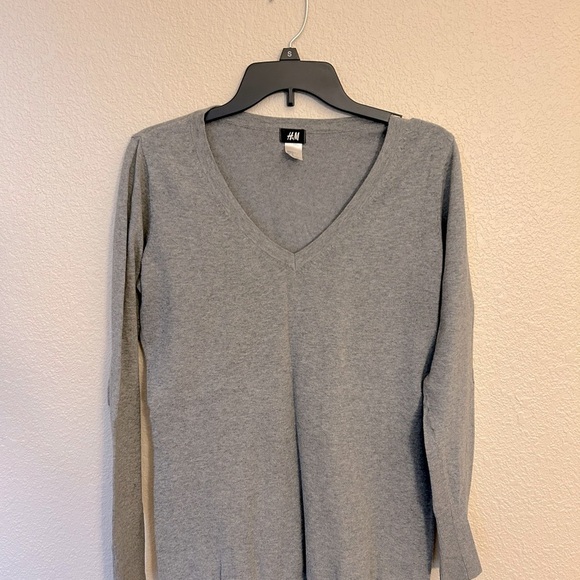 Women’s thin vneck gray sweater from H & M size medium. - Picture 1 of 6